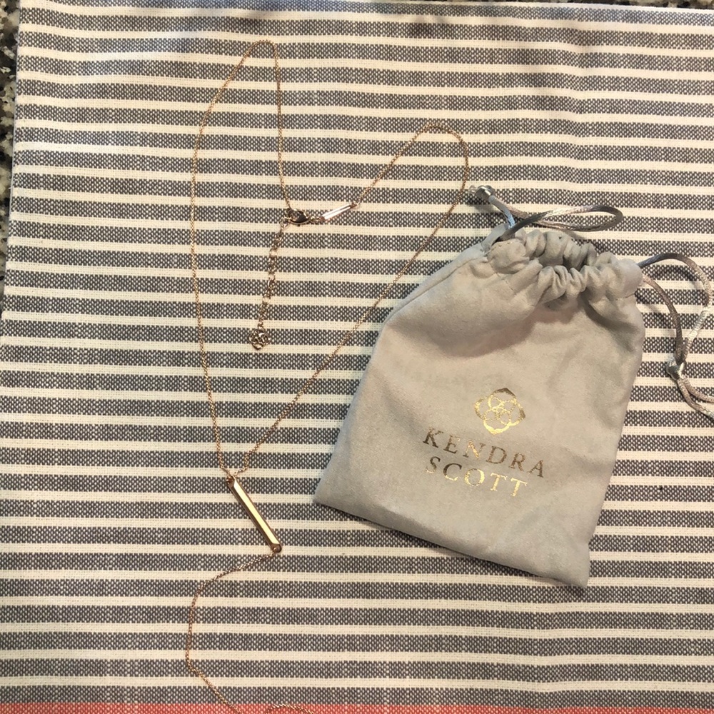 Kendra Scott Necklace in rose gold.